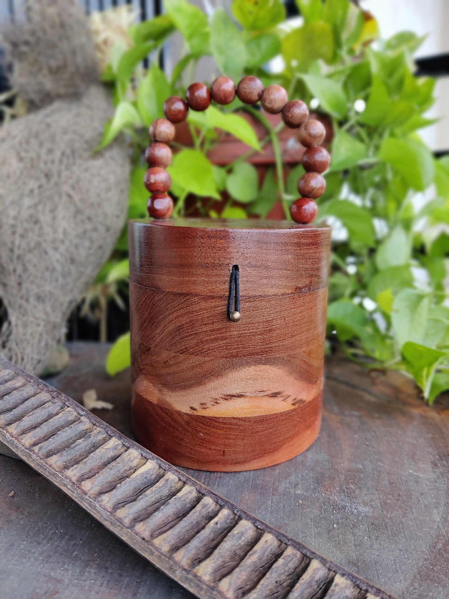 The Royals Chic Bucket bag in Acacia wood