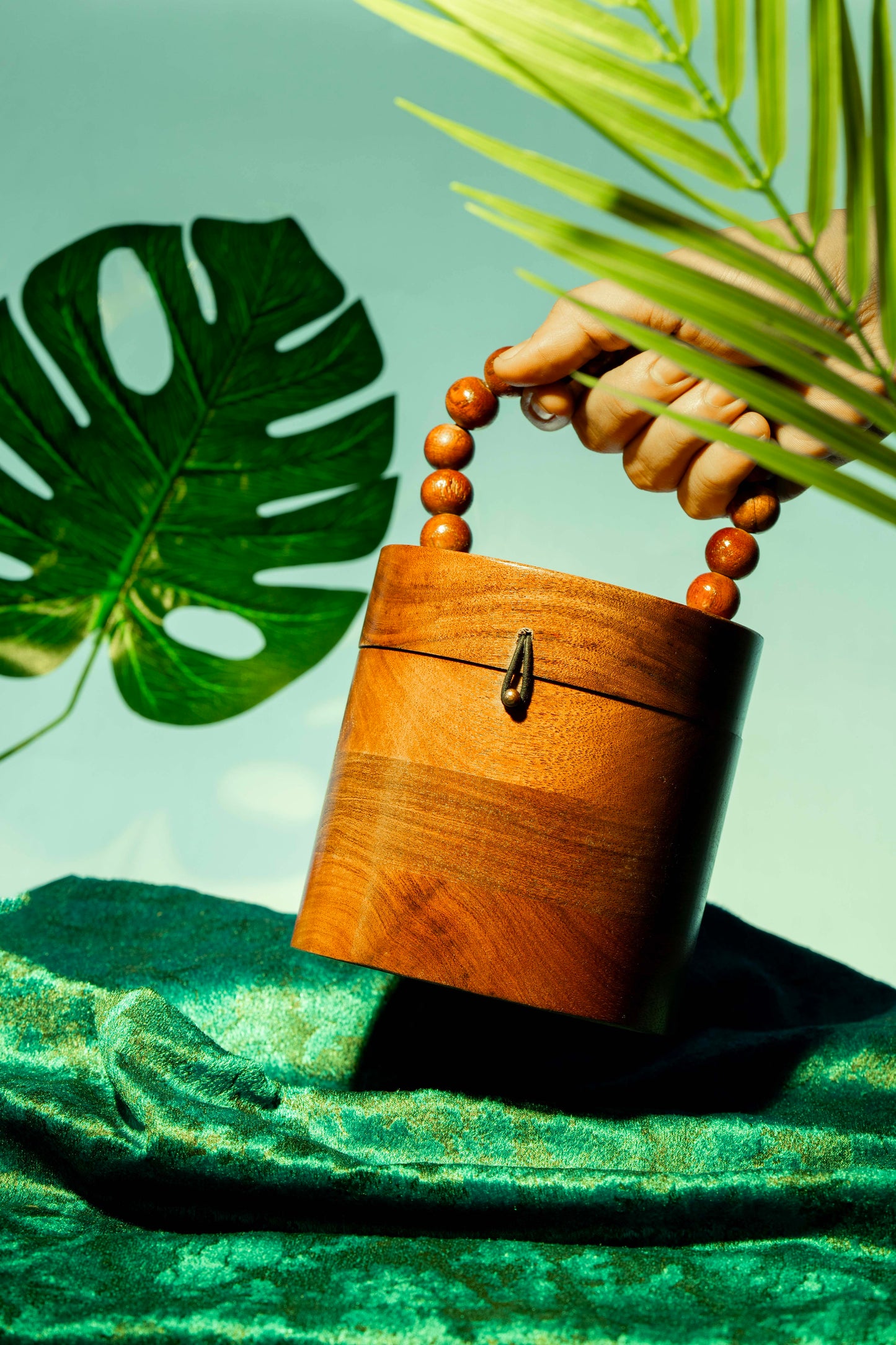 The Royals Chic Bucket bag in Acacia wood