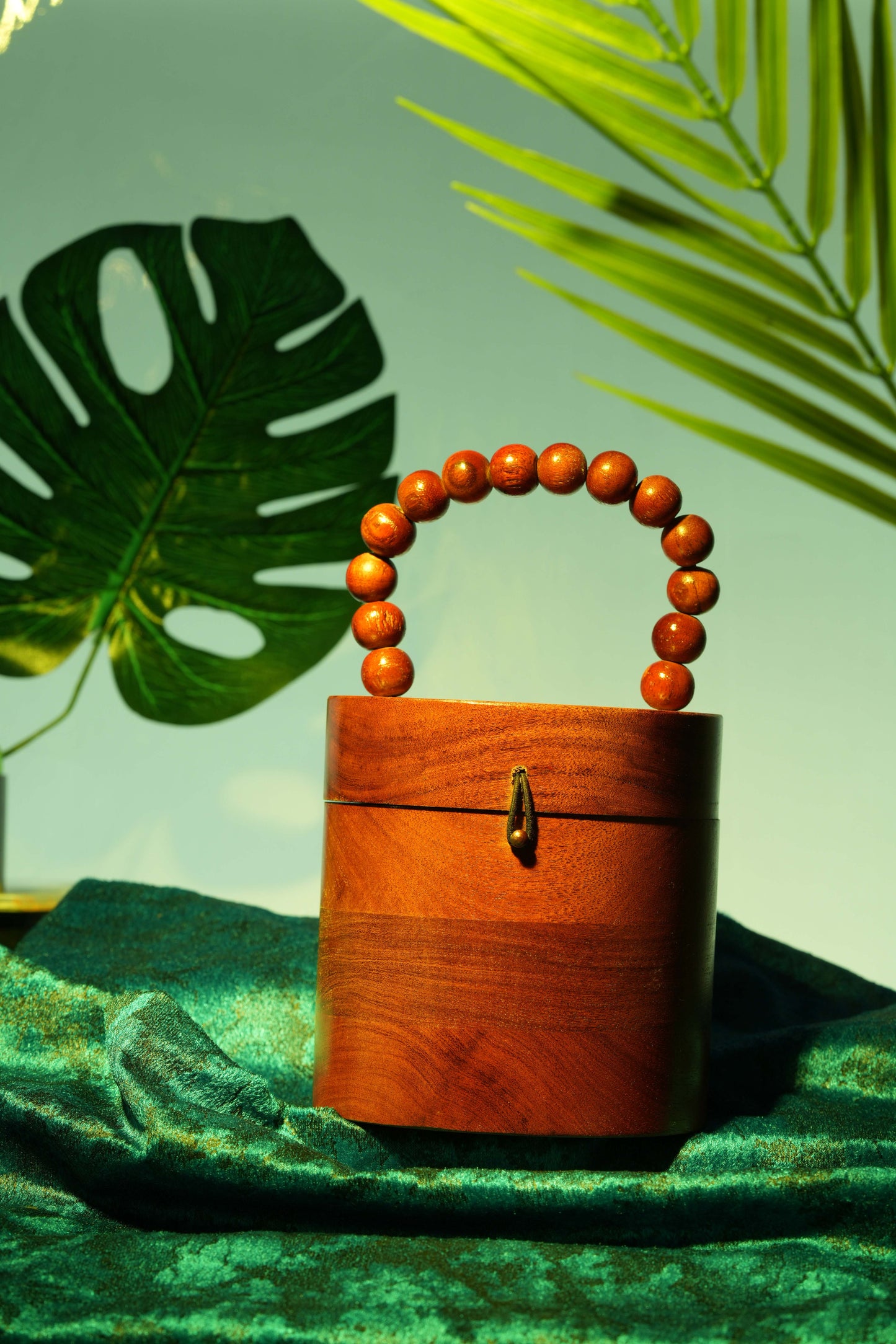 The Royals Chic Bucket bag in Acacia wood