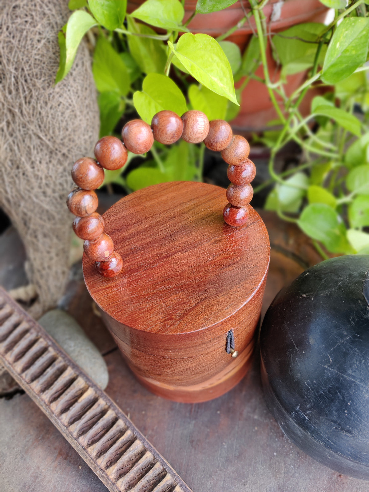Chic Bucket bag in Acacia wood