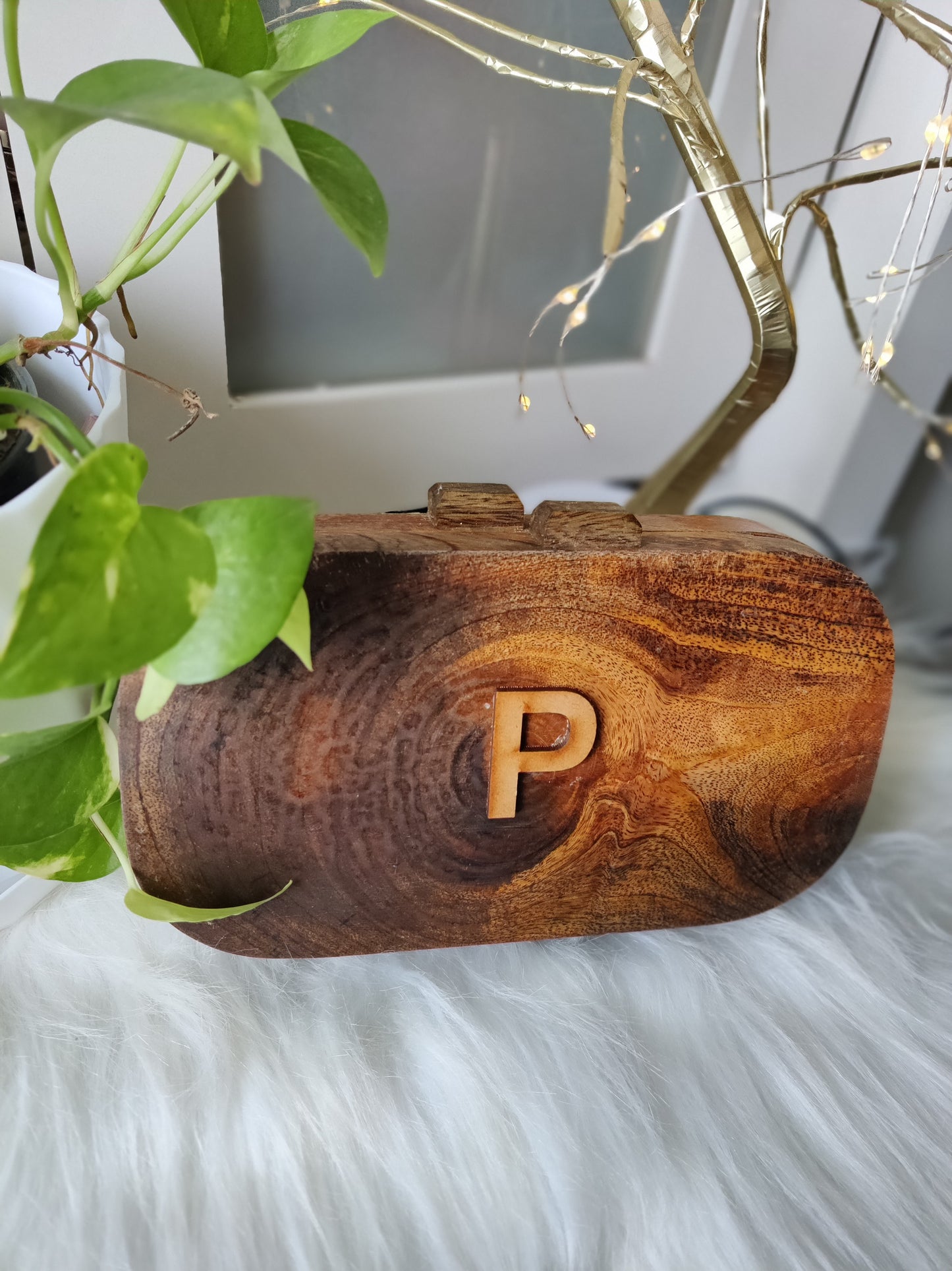 Customized name initial bag in Acacia wood