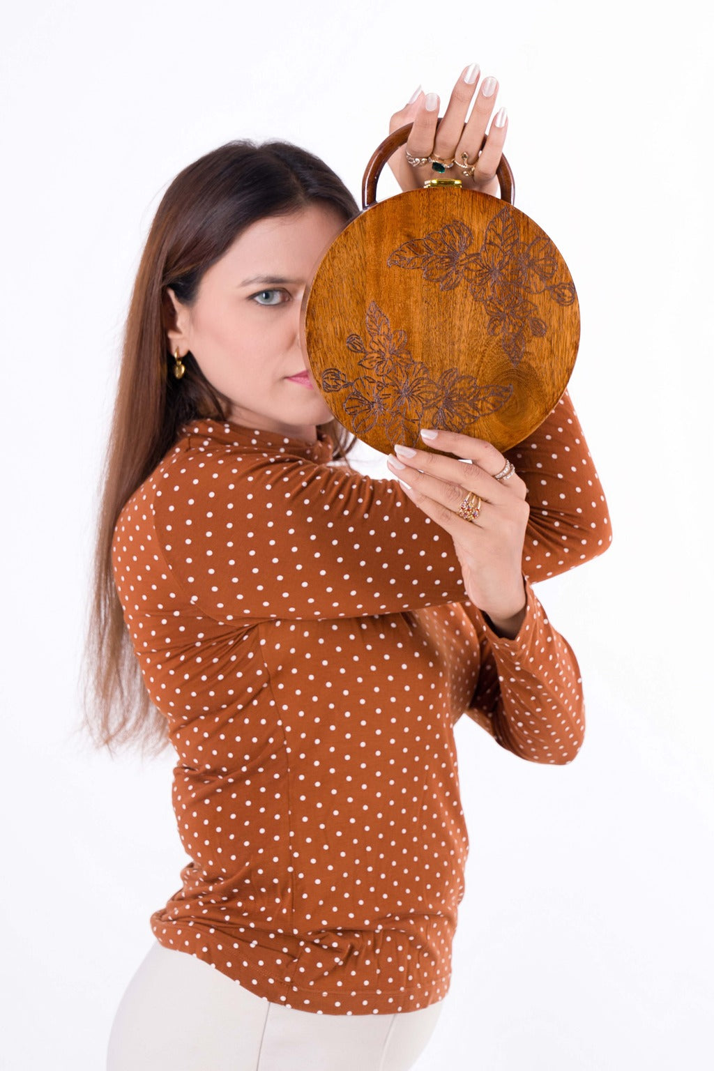 Round engraved bag in solid Sheesham wood